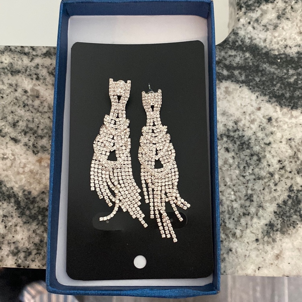 Rhinestone dangling earrings